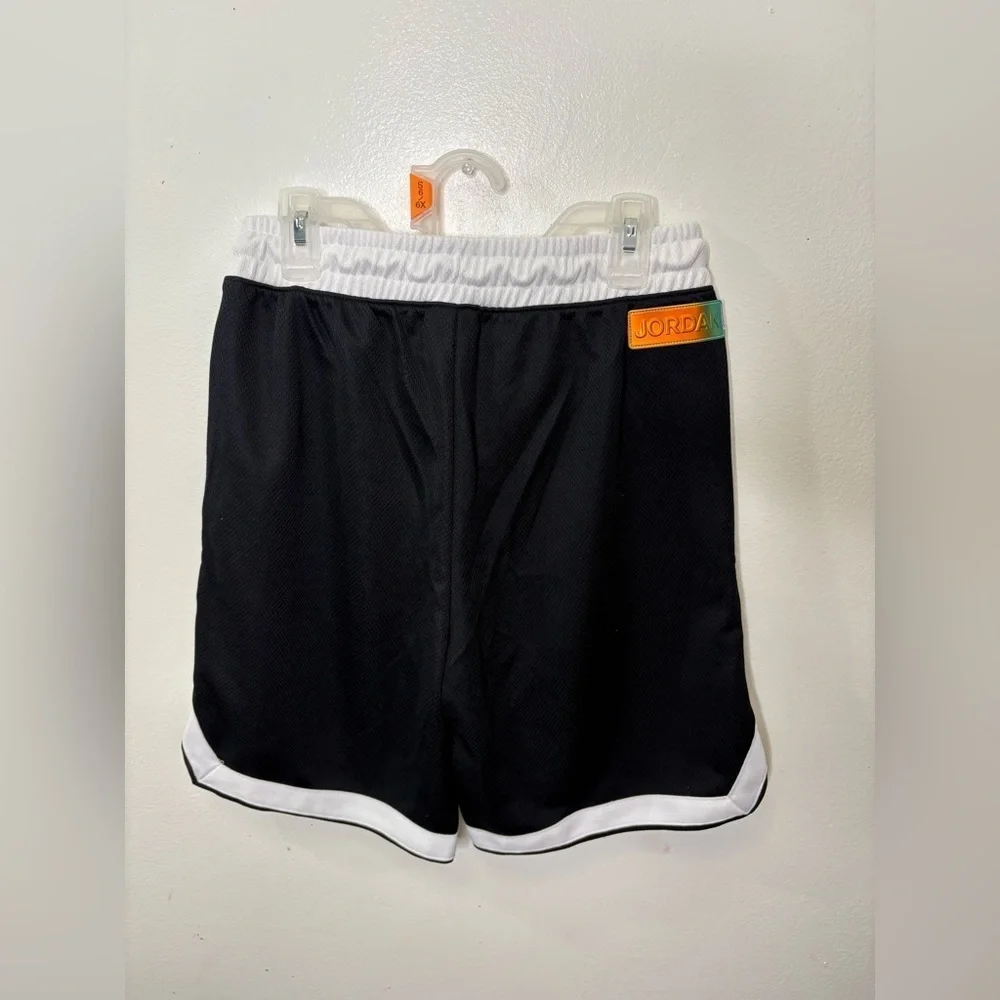 NWT Black and white boy jordans size large 12-13